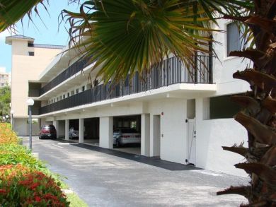 Naples Walk to Beach One Bedroom Vacation Condo